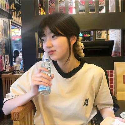 戴流苏耳环的少女高清封面